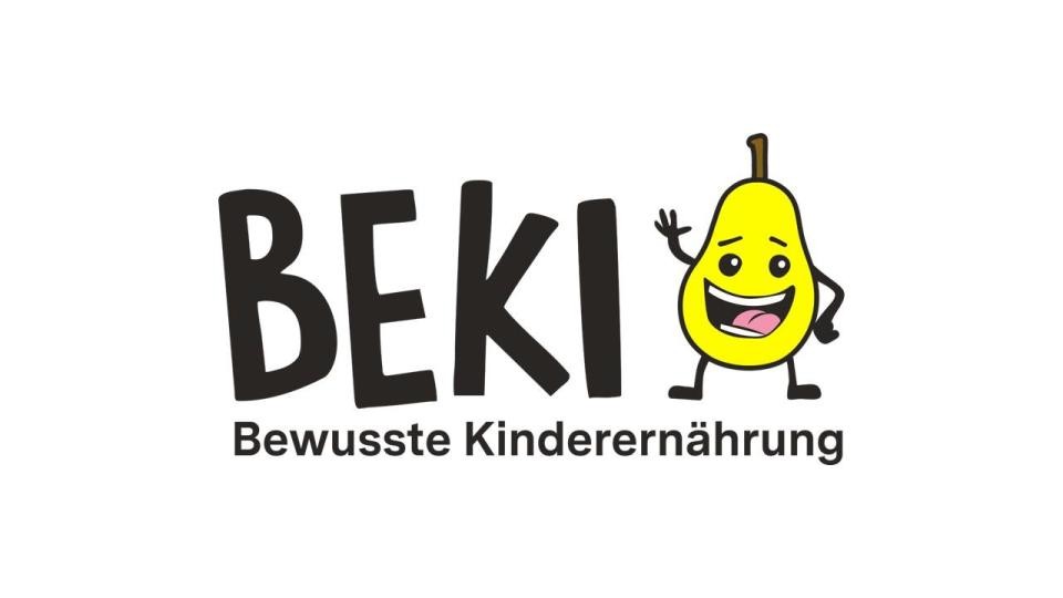 Logo der Landesinitiative BeKi. Schwarze Schrift auf weißem Hintergrund: BEKI – Bewusste Kinderernährung. Rechts gelbe Birne mit lächelndem Gesicht und winkender Hand. Logo der Landesinitiative BeKi. Schwarze Schrift auf weißem Hintergrund: BEKI – Bewusste Kinderernährung. Rechts gelbe Birne mit lächelndem Gesicht und winkender Hand.