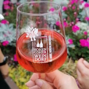 Glas Hohenloher Weindorf mit Jubiläumslogo