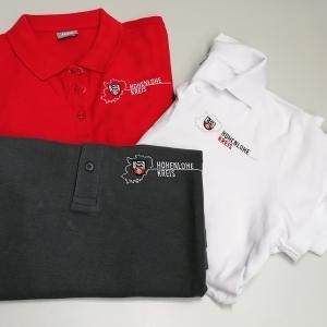 Polshirts in weiß, rot und schwarz