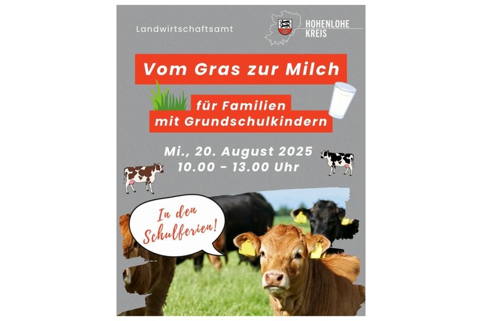 Graues Plakat mit roten Bannern. In weißer Schrift steht der Titel der Veranstaltung "Vom Gras zur Milch - für Familien mit Grundschulkindern" sowie das Datum "Mi, 20. August 2025, 10-13 Uhr". Darunter zu sehen ist eine Kuh, die in einer Sprechblase sagt: "In den Schulferien!".