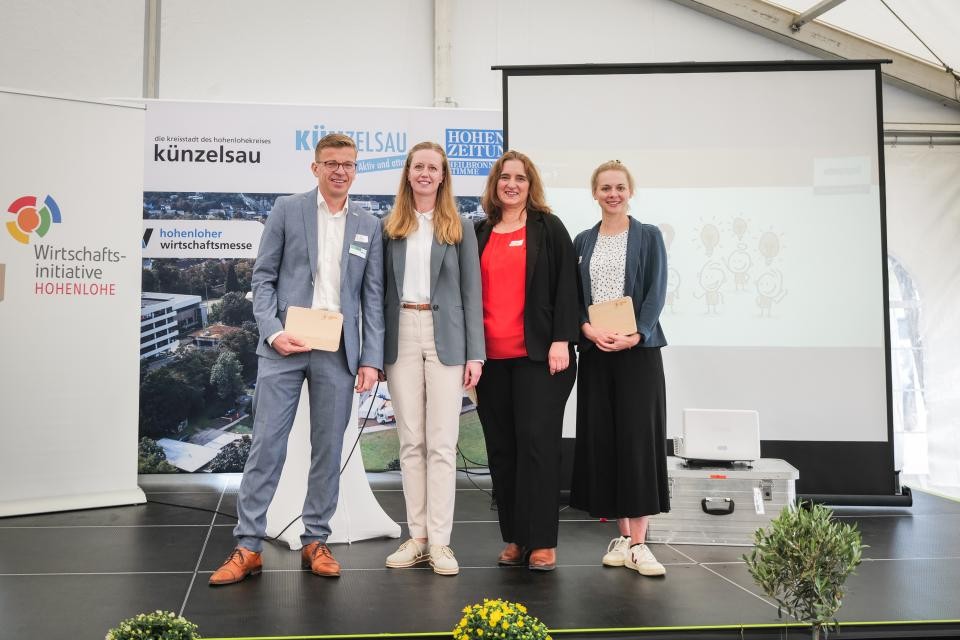 vier Personen auf der Bühne der Hohenloher Wirtschaftsmesse