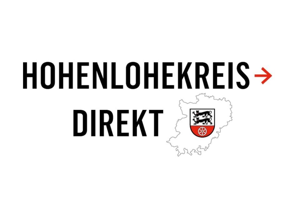 Schriftzug zur Sonderseite Hohenlohekreis Direkt. Schwarzer Hintergrund auf weißem Hintergrund. Rechts ein roter Pfeil. Unten links: Logo des Hohenlohekreises.