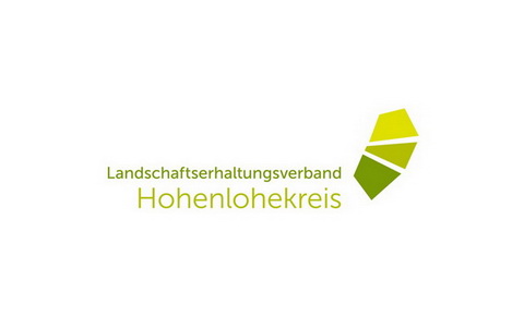 Logo des Landeserhaltungsverbandes Hohenlohekreis. Grüne Schrift auf weißem Hintergrund: Landeserhaltungsverband Hohenlohekreis. Rechts drei Formen in verschiedenen Grüntönen. 