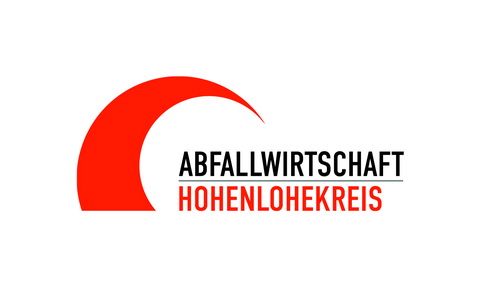 Logo der Abfallwirtschaft des Hohenlohekreises. Schwarze Schrift auf weißem Hintergrund: Abfallwirtschaft Hohenlohekreis. Rote Welle links.