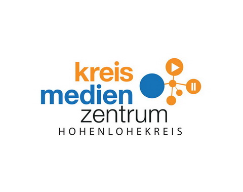 Logo des Kreismedienzentrums Hohenlohekreises. In orangener, blauer, schwarzer Schrift